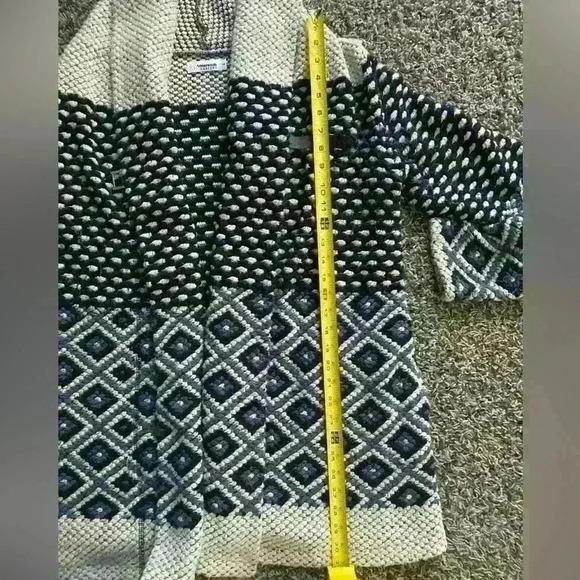 “Cozy Chic: Long  Knitted Sweater” - Picture 5 of 6